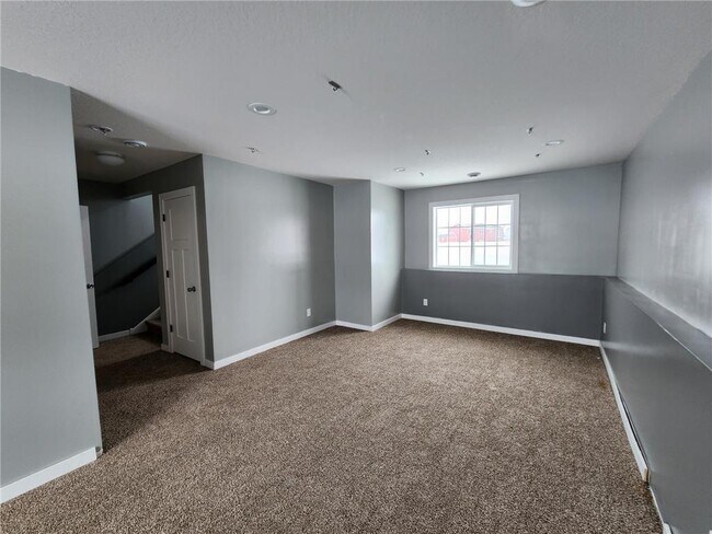 Building Photo - 1109 8th Ave SW
