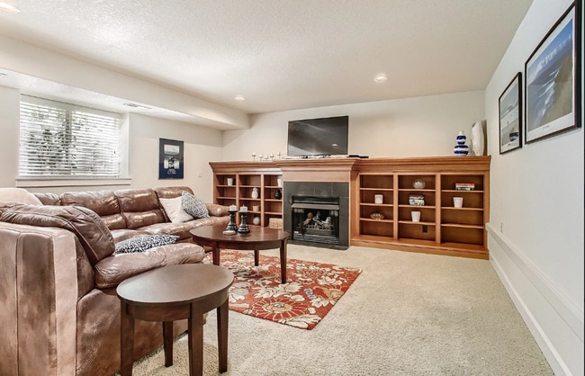 Building Photo - *Coming Soon!!* Fabulous Bright Townhome in the Heart of Downtown Lake Oswego.