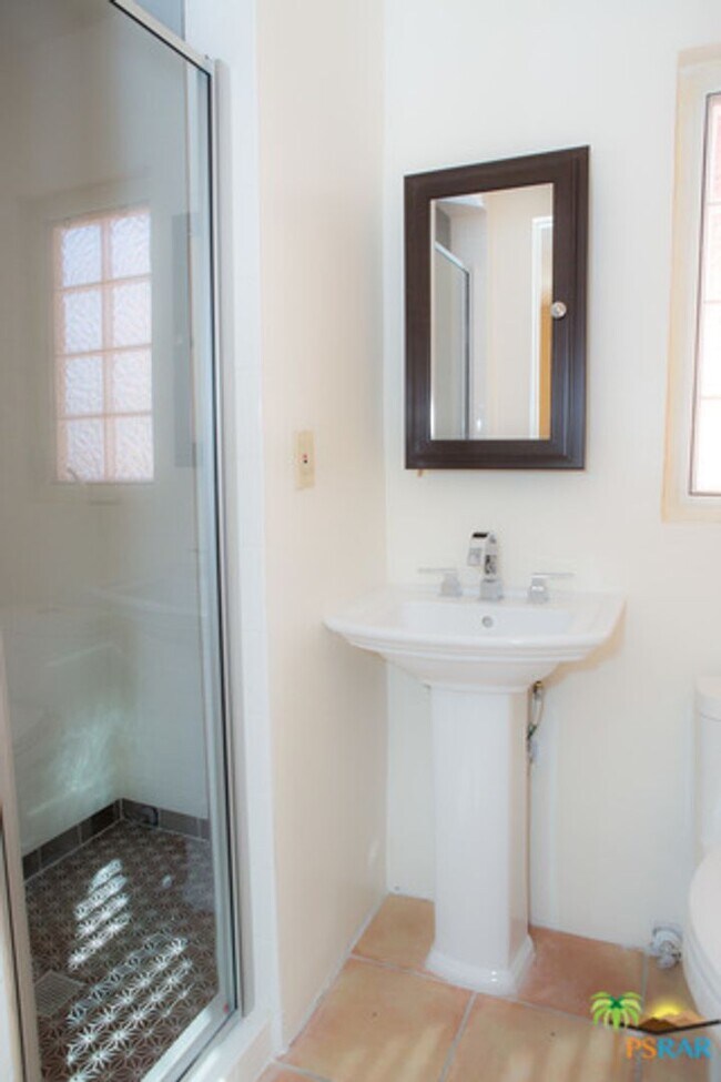 Building Photo - 723 E Camino Parocela