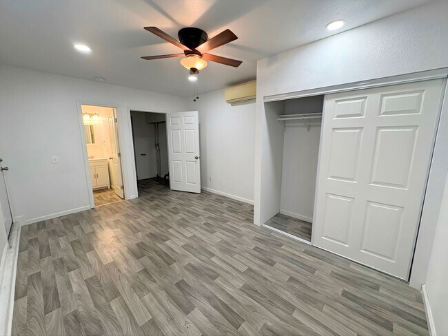 Building Photo - 8186-8188 Zinnia Place
