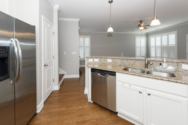 Building Photo - 4 Bedroom 3.5 Bath Townhouse in Kingsbridge at Park West - Mt Pleasant