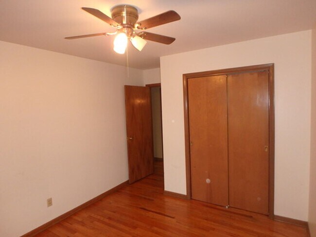 Building Photo - 2300 N Semon Rd