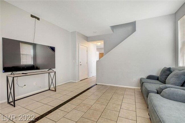 Building Photo - 3 BEDROOM HOME IN THE SOUTHWEST!