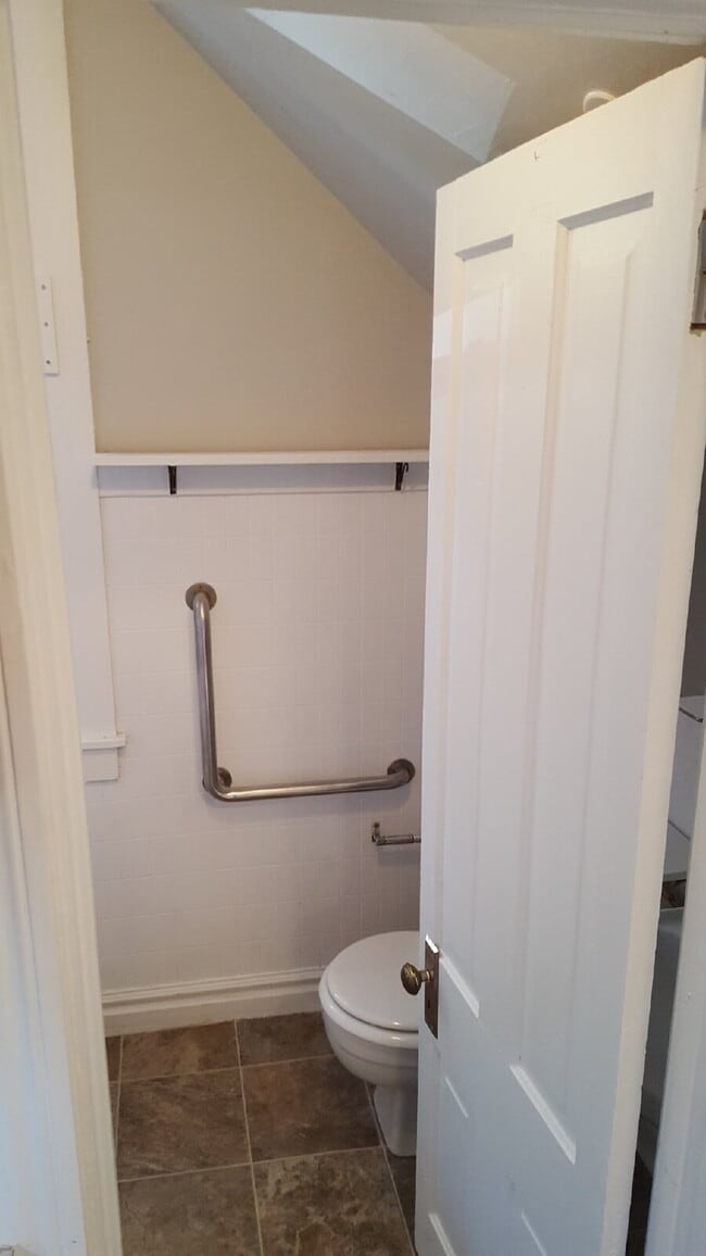 Building Photo - Charming 1-Bedroom Retreat on Colfax Ave – Your Cozy Minneapolis Haven Awaits!