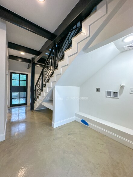 Building Photo - 222 S Olive St