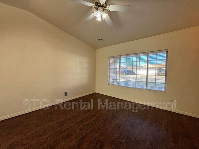 Building Photo - 773 S 220 E Cir