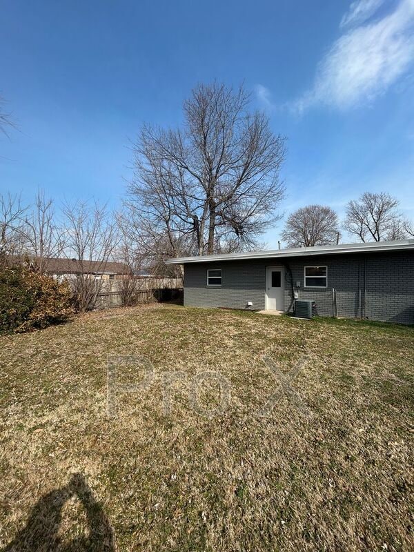 Building Photo - 400 Dyer St