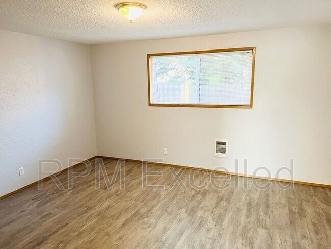 Building Photo - 1122 Lafayette St S