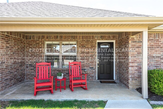 Building Photo - 533 Brinley St