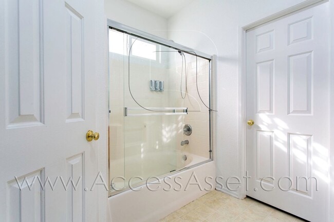 Building Photo - Single Story 3 Bedroom, 2 Bath Gem Home In Corona!