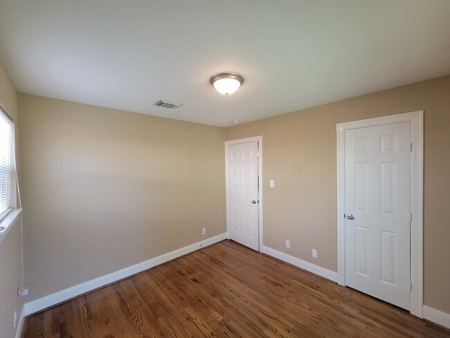 Building Photo - 5427 Heathercrest St