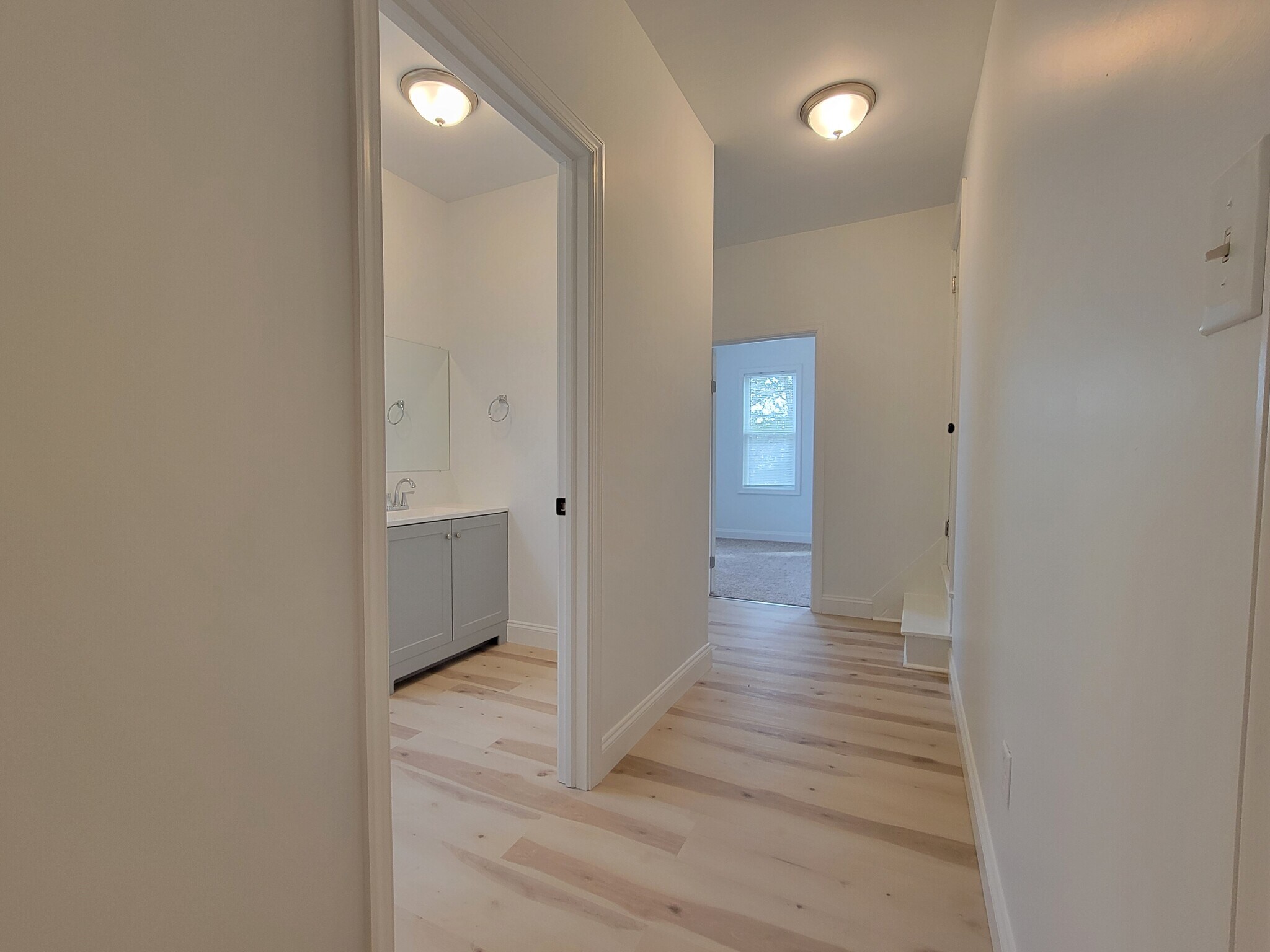 Building Photo - 113 E Chestnut St