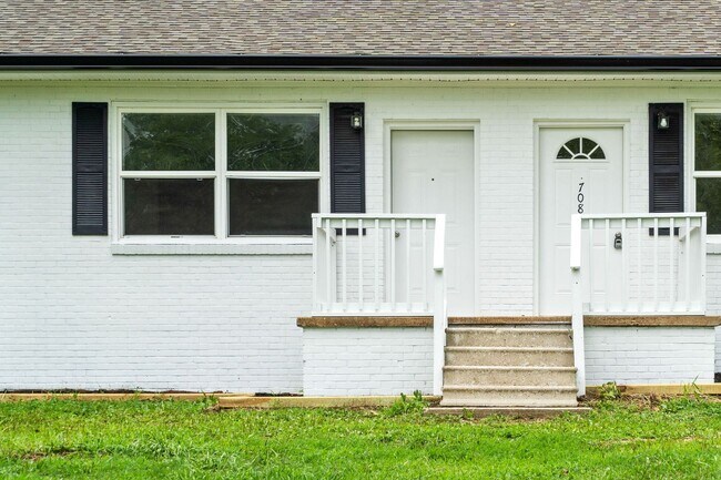 Building Photo - 706 Britton Springs Rd
