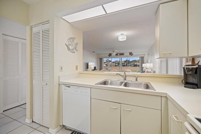 Building Photo - 880 Bird Bay Dr W