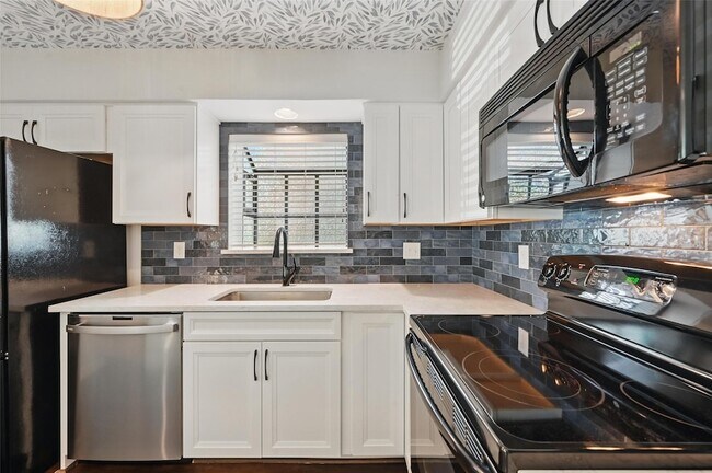 Building Photo - 15151 Berry Trail