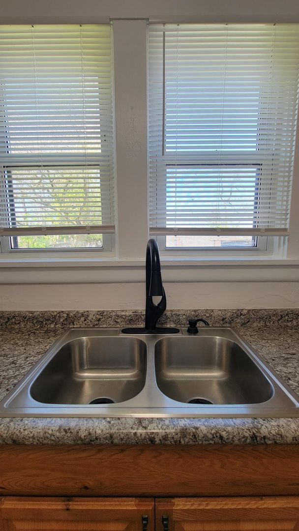 Building Photo - 226 Sunnyland Ave