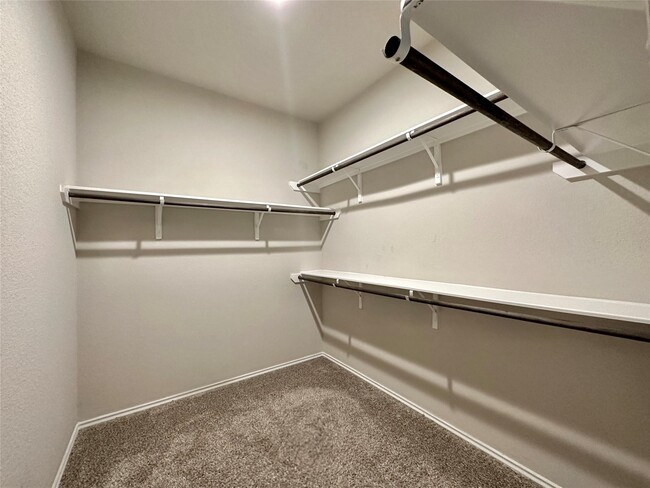 Building Photo - 5410 Pembrokeshire Cir