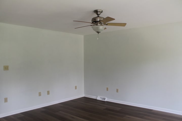 Living Rm - 553 Gordon Rd