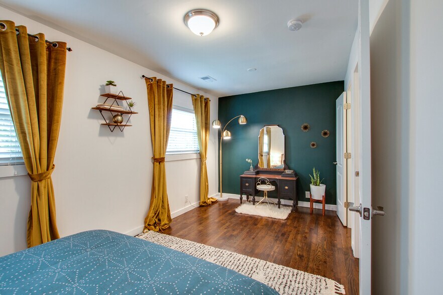 Bedroom 1 with connected bathroom - 723 Joseph Ave