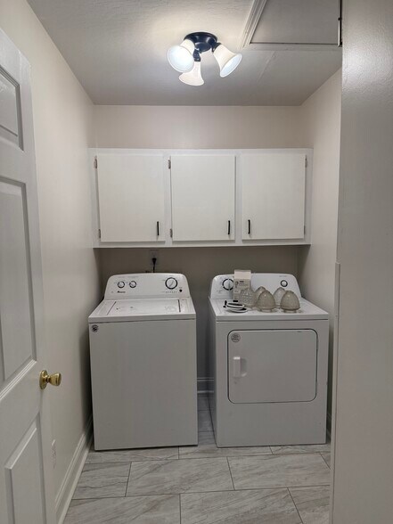 Building Photo - 213 Cox Ave