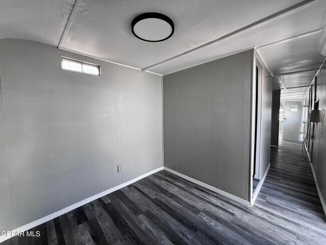 Building Photo - 8335 Roseway Dr