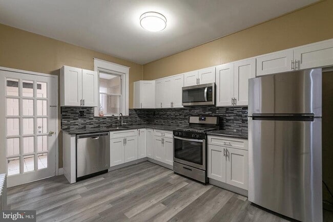 Building Photo - 2023 S 22nd St