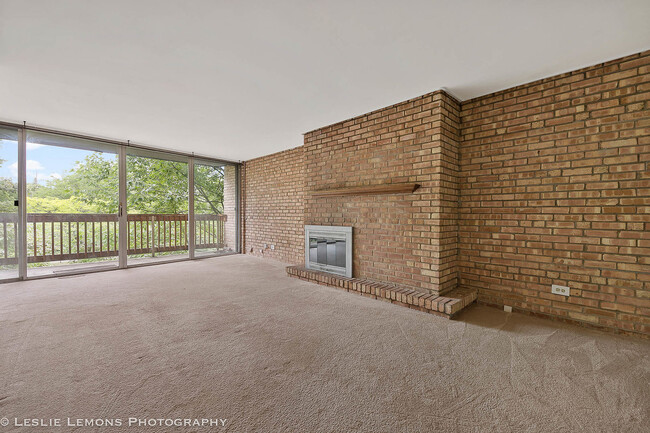 Building Photo - 5700 Hillcrest Ln