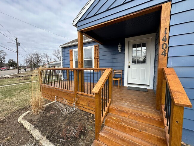 Building Photo - Immediate Move-In! Renovated 2BR House Near Ball State w/ Fireplace & Outdoor Space