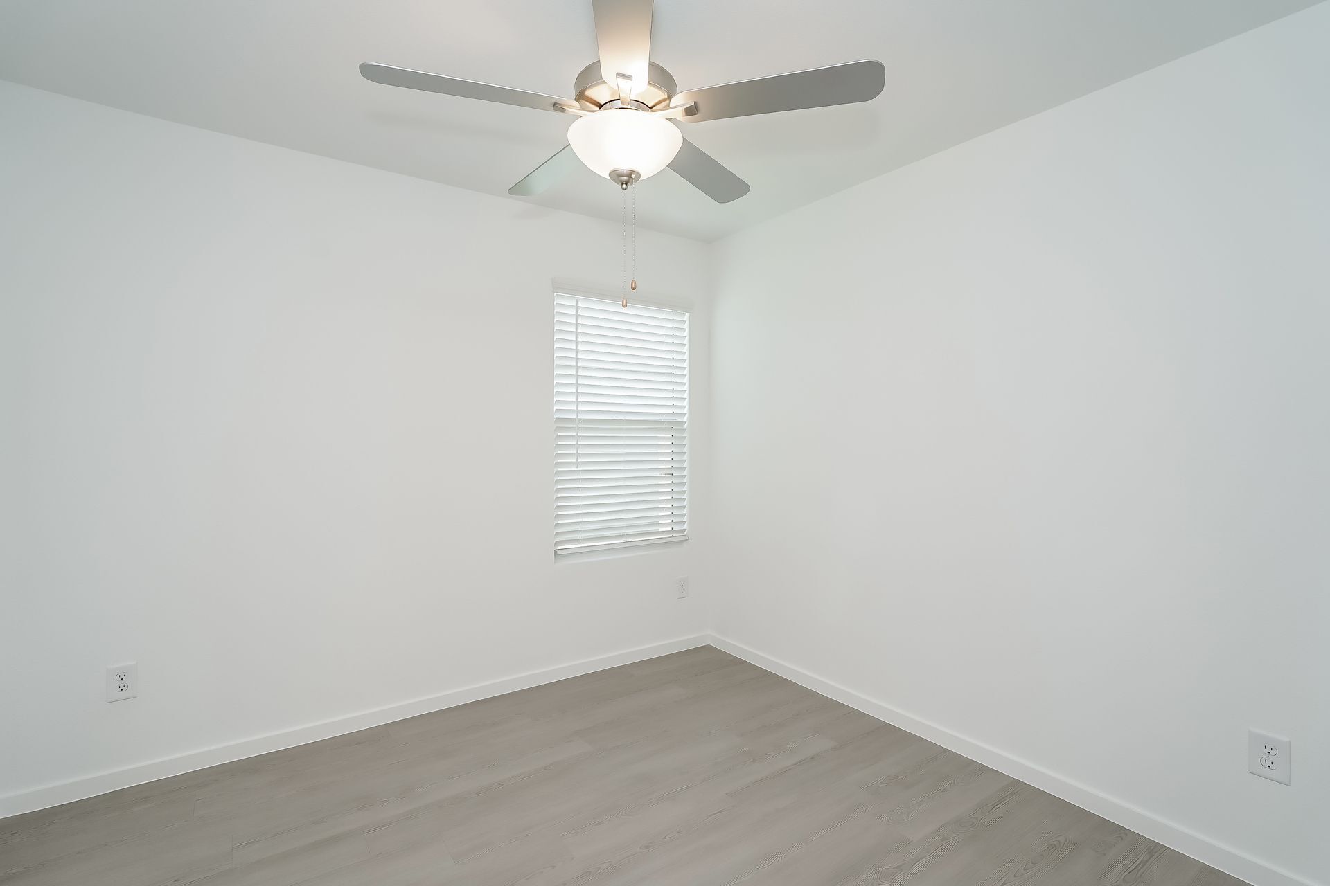 Building Photo - 2736 River Knl Ln