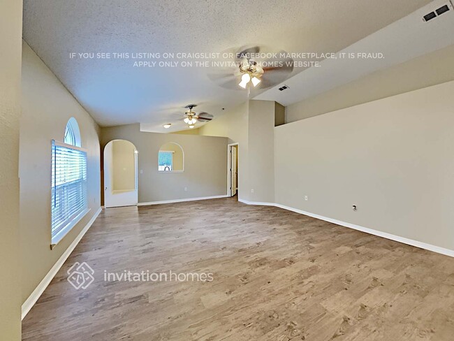 Building Photo - 30618 Double Dr
