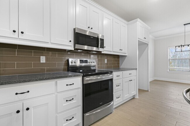 Building Photo - 30 Penzance Dr