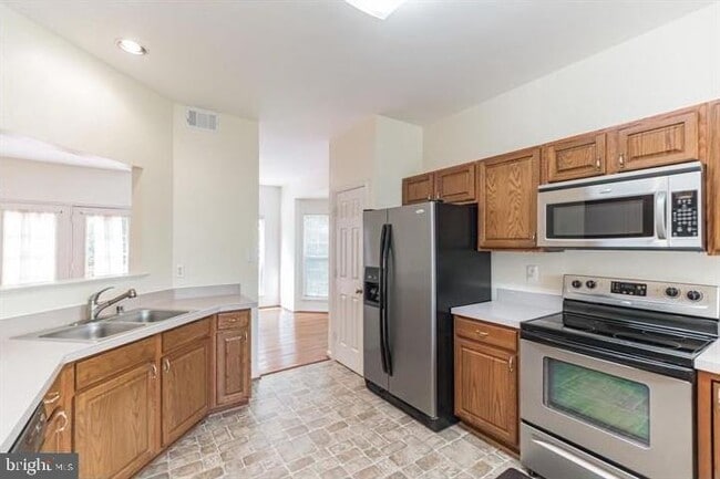 Building Photo - 5520 Jowett Ct