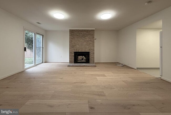 Building Photo - 7438 Crestberry Ln