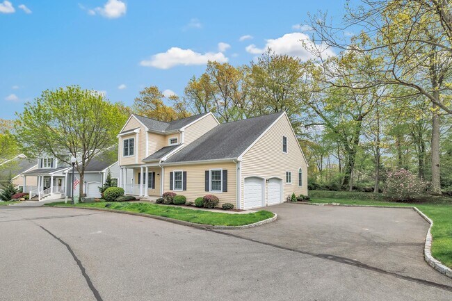 Building Photo - 70 Maple Oak Dr