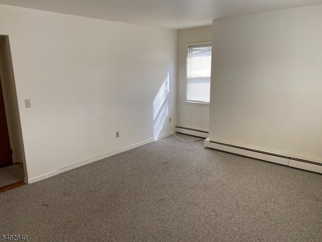 Building Photo - 172 Kanouse St