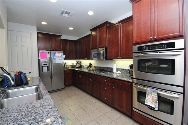 Building Photo - Gorgeous Home In the Desired Chesapeake Neighborhood