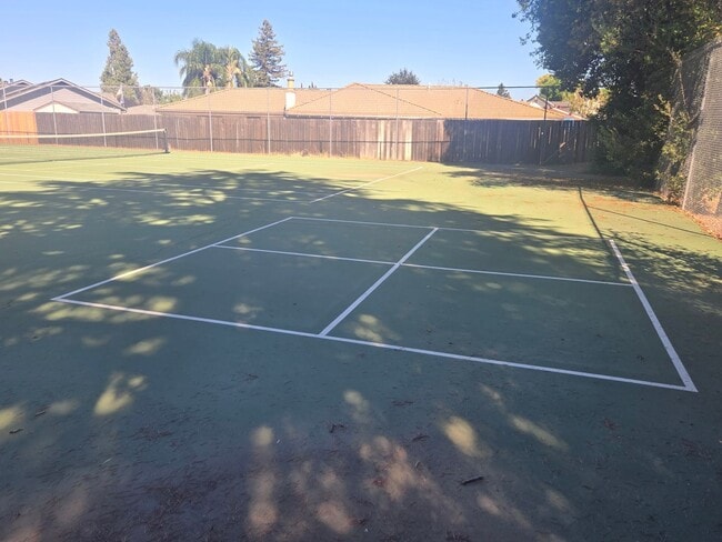 Building Photo - Charming Single Story 3 Bed 2 Bath House