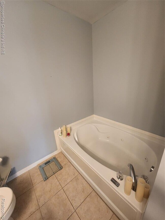 Building Photo - 66 Winder St
