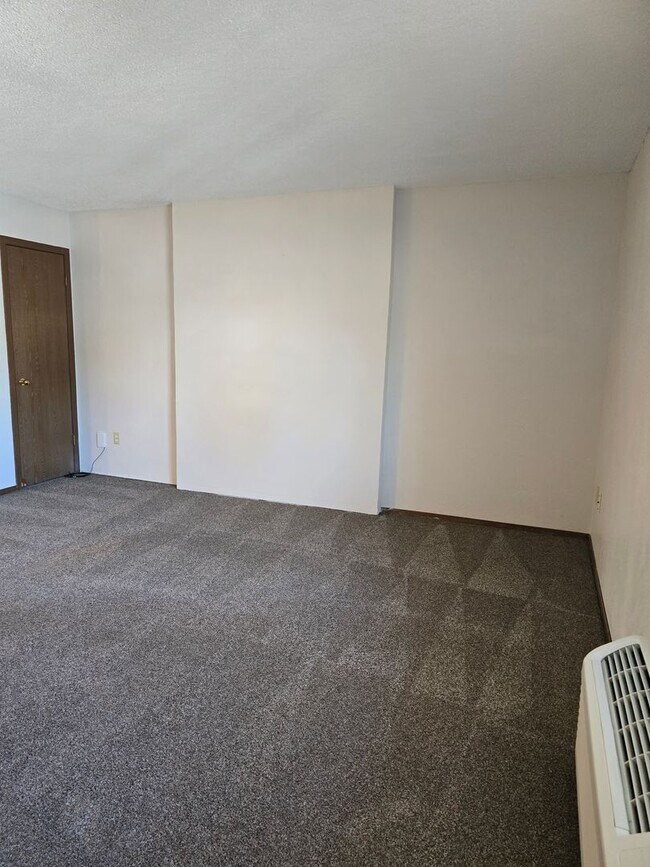 Building Photo - 1 Bed 1 Bath Apt.