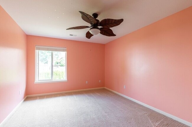 Building Photo - 11528 SE Verns Way