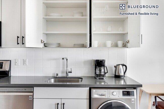 Building Photo - 3345 Wilshire Blvd