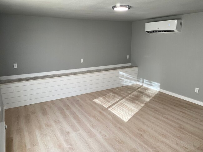 Building Photo - 1024 St Clair Ave