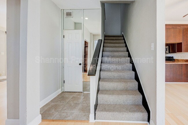 Building Photo - 2100 Tanglewilde St