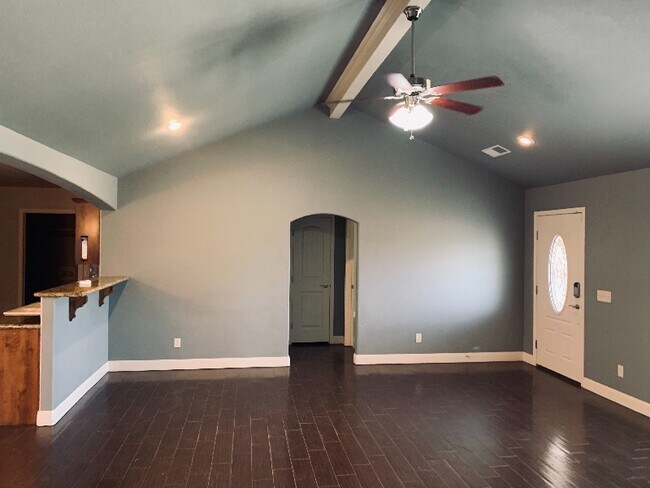Building Photo - 8104 Knoxville Dr