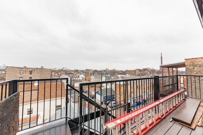 Building Photo - 1907 S Racine Ave