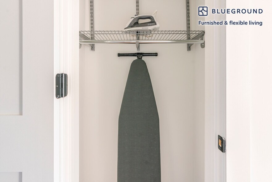 Building Photo - 716 L St SE