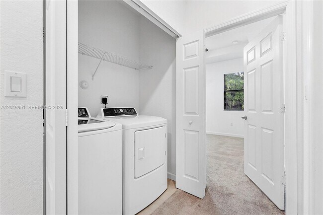 Building Photo - 1541 SW 28th St