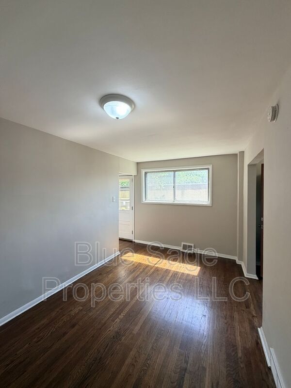 Building Photo - 205 Juniper Rd