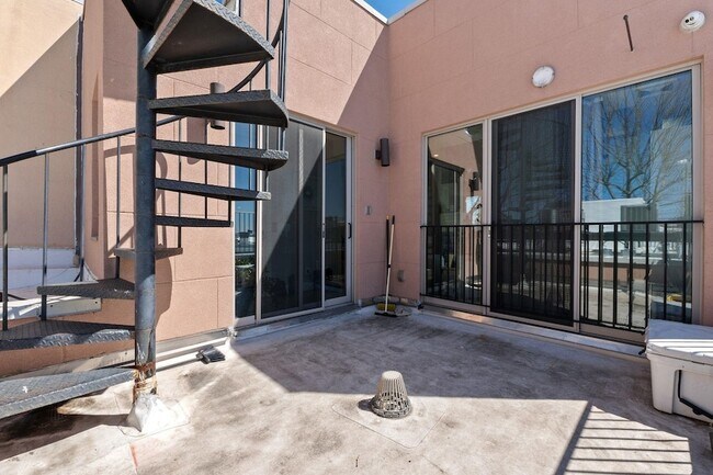 Building Photo - 438 Gregory Ave