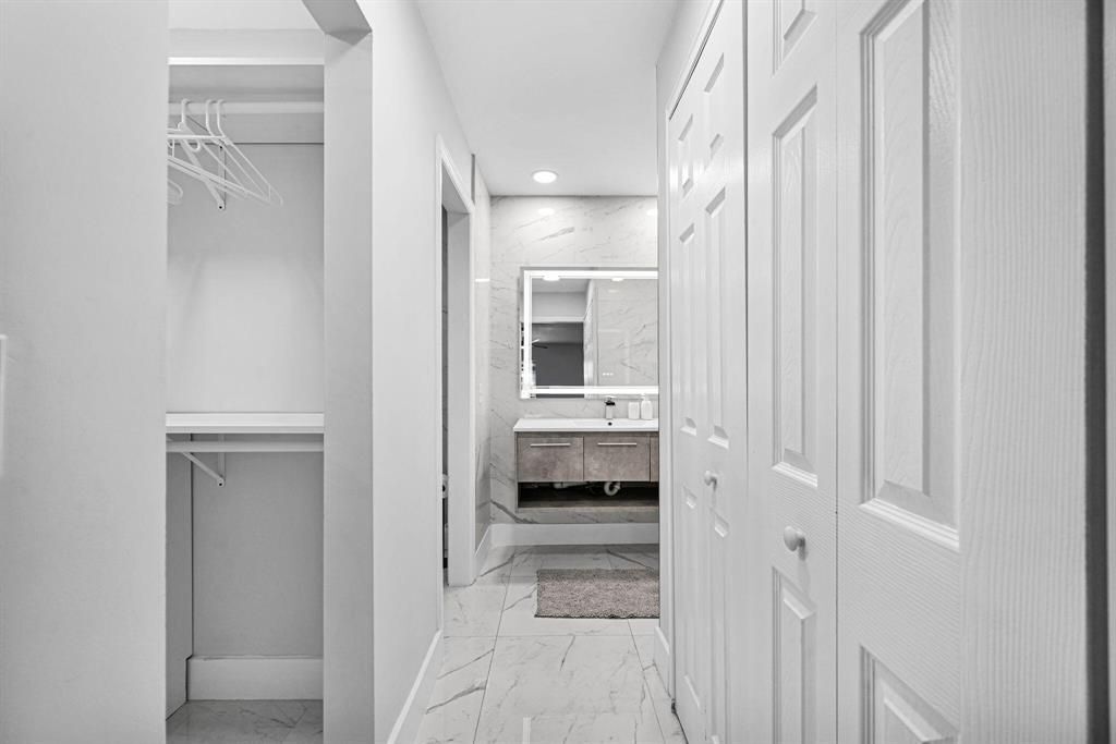 Building Photo - 6279 Bay Club Dr